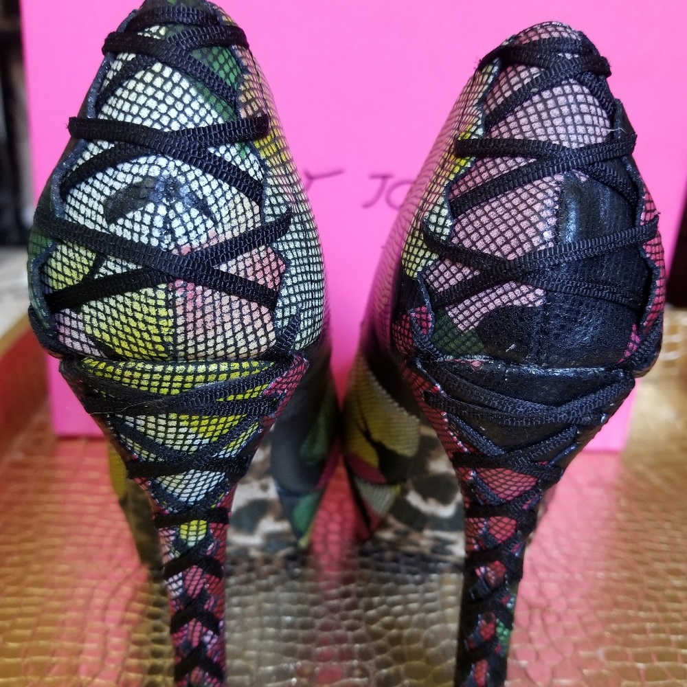 High heels - Picture 2 of 2